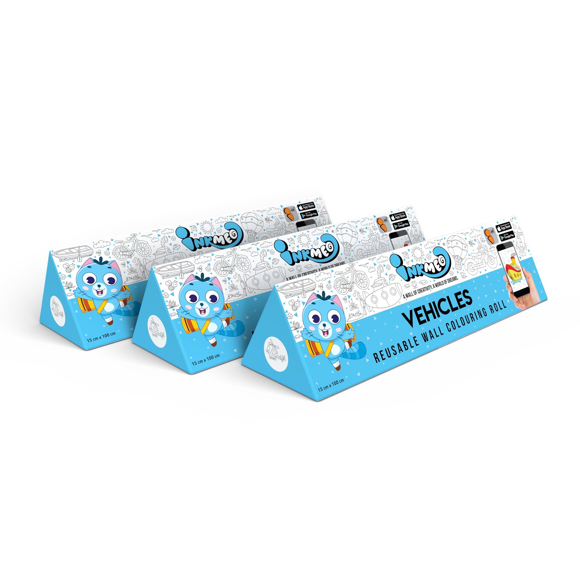 The image shows a white background with a pack of three vehicle triangular boxes aligned diagonally.