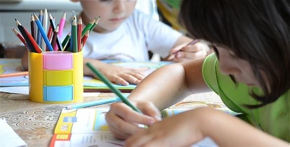 Crayons Vs Coloured Pencil | Inkmeo Colouring Roll | Inkmeo Crayons - Inkmeo